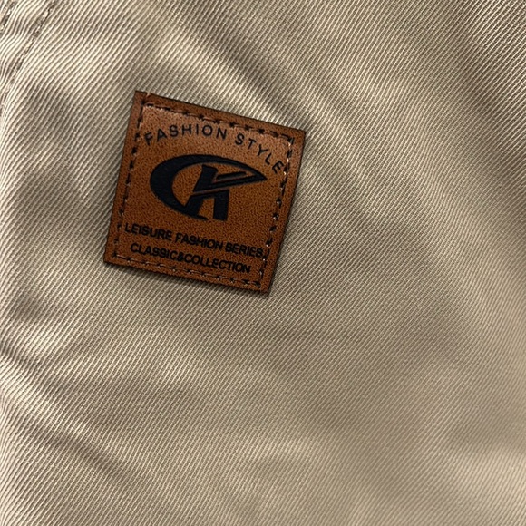 💛NWOT men’s stretch waist tan shorts - Picture 2 of 10